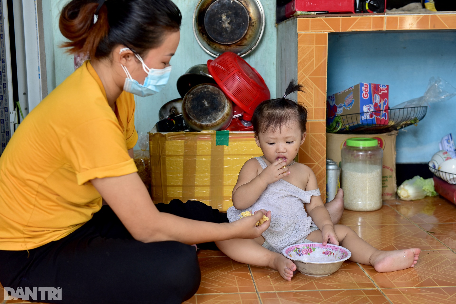 Cuộc sống cơ cực của những lao động mất việc bị mắc kẹt và muốn rời TPHCM - 11 Cuộc sống cơ cực của những lao động mất việc bị mắc kẹt và muốn rời TPHCM - 11