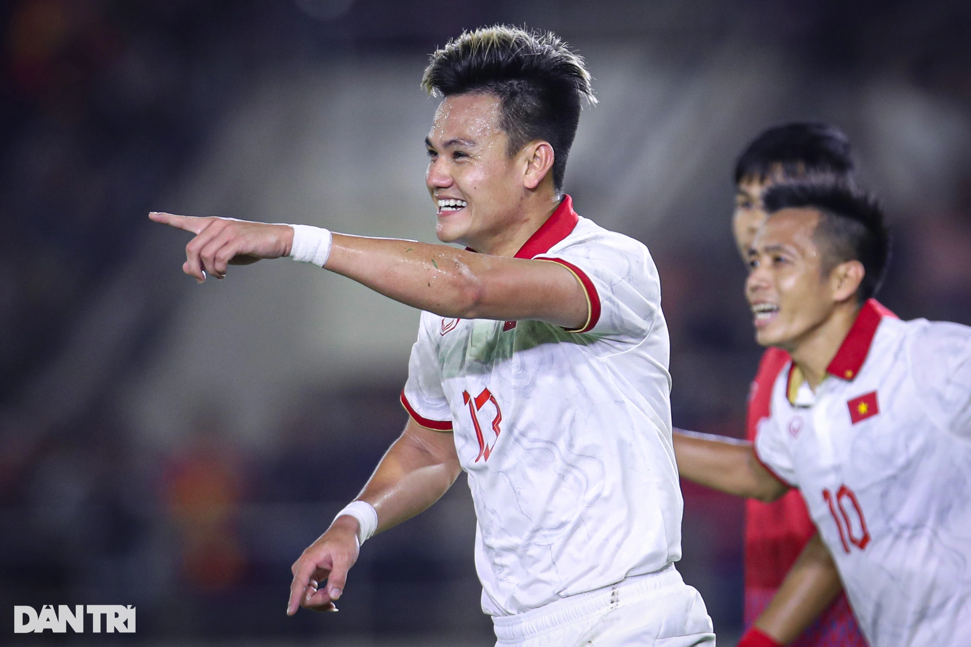 Tuyển Việt Nam thăng hoa, thắng đậm Lào set tennis 6-0 - 11 Tuyển Việt Nam thăng hoa, thắng đậm Lào set tennis 6-0 - 11