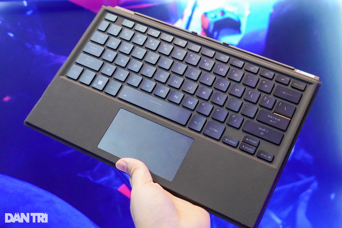 Cận cảnh máy tính bảng Gaming có chip Intel Core i9 - 5 Cận cảnh máy tính bảng Gaming có chip Intel Core i9 - 5