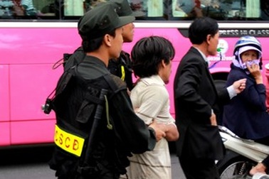 Quấy rối tình dục phụ nữ ở đường hoa