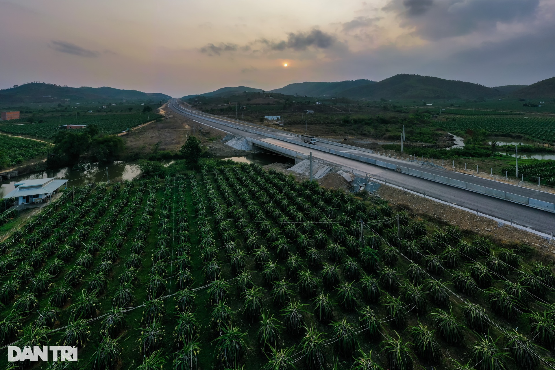 Cao tốc nối TPHCM - Phan Thiết hơn 2 giờ lái xe sắp khánh thành - 13 Cao tốc nối TPHCM - Phan Thiết hơn 2 giờ lái xe sắp khánh thành - 13