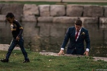 Chú rể lao xuống sông cứu người khi đang chụp ảnh cưới