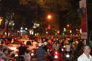 Kẹt cứng đêm đầu tiên Đại lễ