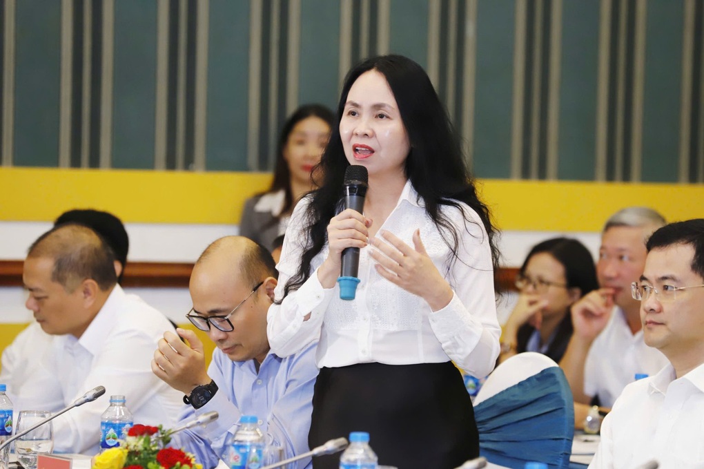 កសិករត្អូញត្អែរថាពិបាកក្នុងការនាំកសិផលទៅទីផ្សារដោយសារថ្លៃឈ្នួលខ្ពស់ និងថ្លៃដឹកជញ្ជូនថ្លៃ - ១ Nông dân than khó đưa nông sản lên sàn vì phí cao, cước vận chuyển quá đắt - 1