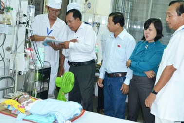 Bỏ con chết tại bệnh viện nhưng quay lại lấy bình thủy