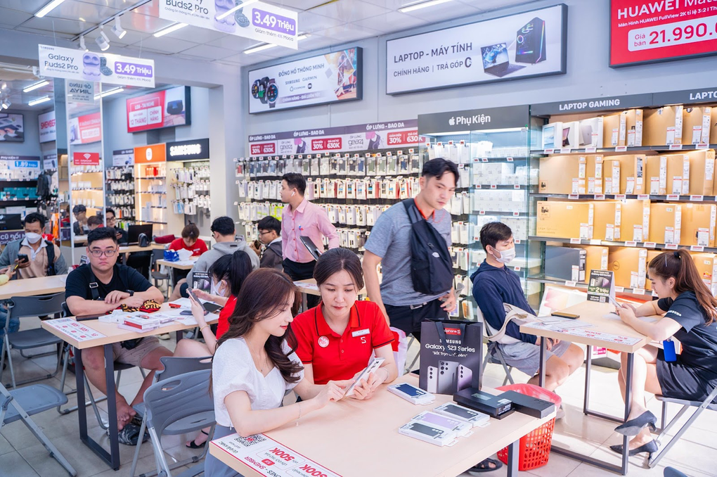 Loạt điện thoại Samsung giảm giá, đáng cân nhắc dịp hè - 4 Loạt điện thoại Samsung giảm giá, đáng cân nhắc dịp hè - 4