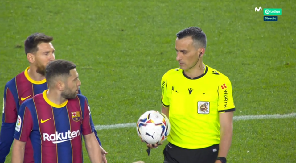 Bị trọng tài dọa dẫm, Lionel Messi nổi cáu - 1 Bị trọng tài dọa dẫm, Lionel Messi nổi cáu - 1