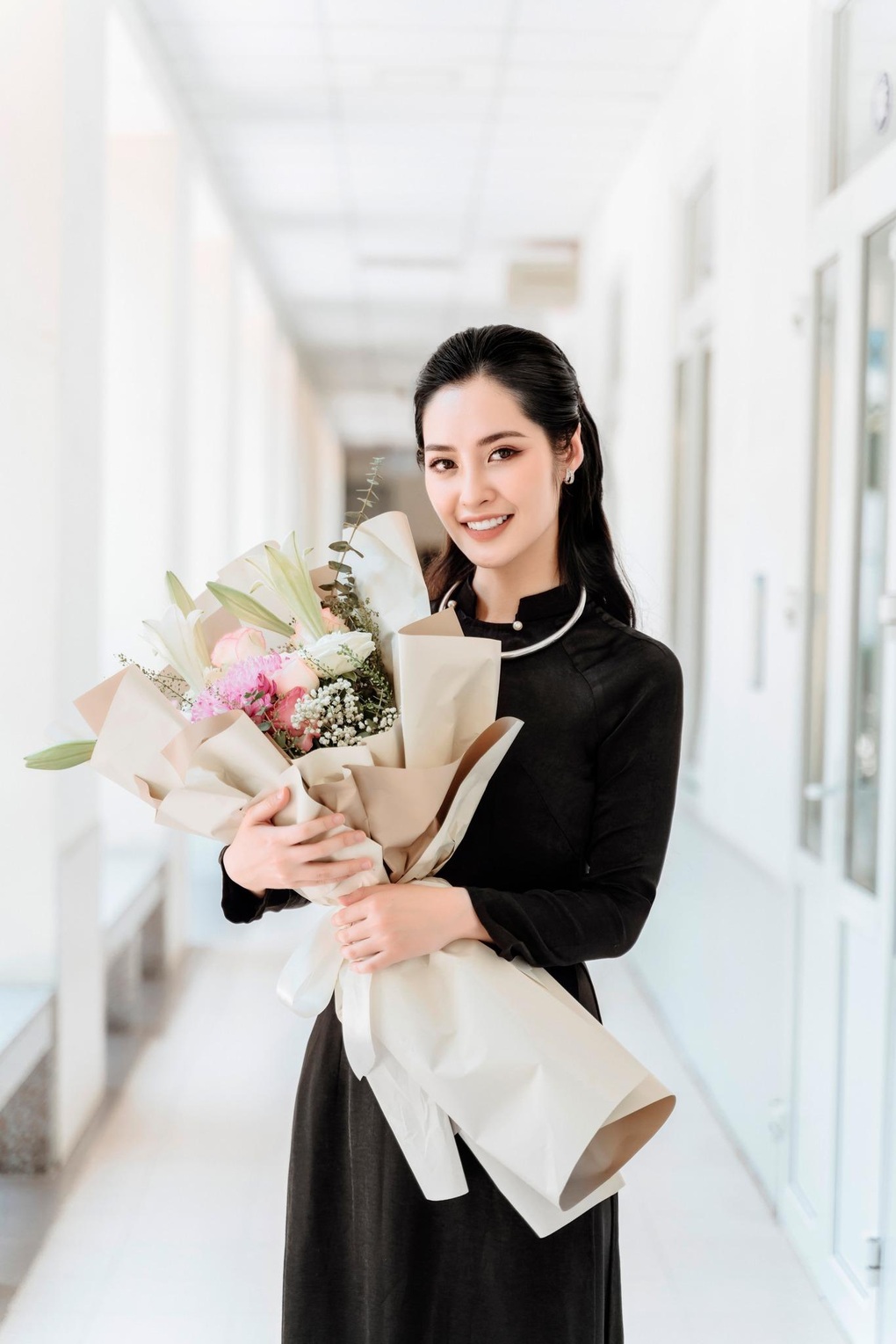 Hoa hậu Nông Thúy Hằng thấy… hụt hẫng khi tốt nghiệp đại học - 2 Hoa hậu Nông Thúy Hằng thấy… hụt hẫng khi tốt nghiệp đại học - 2