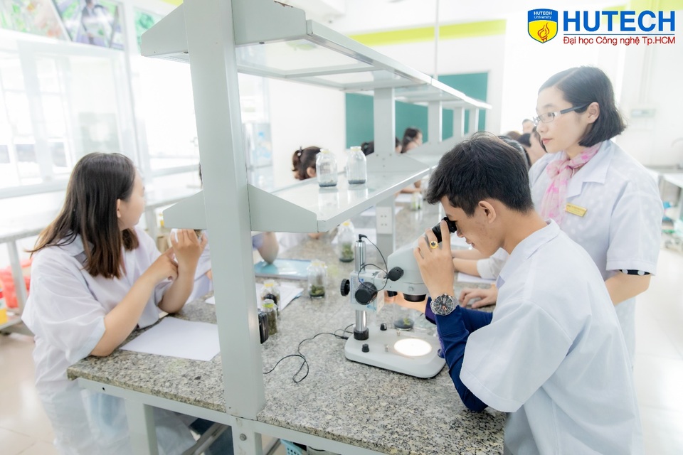 Nhiều ý tưởng khởi nghiệp của sinh viên HUTECH được doanh nghiệp đánh giá cao - 4 Nhiều ý tưởng khởi nghiệp của sinh viên HUTECH được doanh nghiệp đánh giá cao - 4