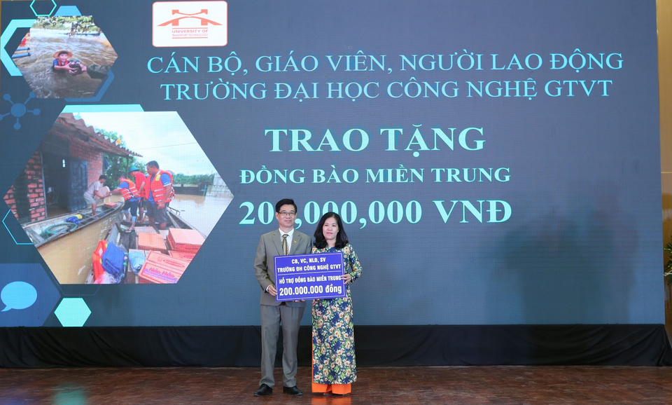 Khai giảng năm học mới, ĐH Công nghệ Giao thông Vận tải hướng về miền Trung - 1 Khai giảng năm học mới, ĐH Công nghệ Giao thông Vận tải hướng về miền Trung - 1