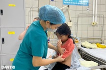 Bệnh nhân vụ cháy chung cư mini: Vì sao hoảng loạn nhảy từ tầng cao xuống?