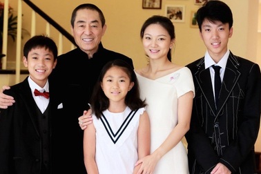 Cuộc hôn nhân kín tiếng của Trương Nghệ Mưu bên người vợ kém 31 tuổi