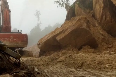 Điểm sạt lở lớn nhất tại Km56+190 khiến đường Nha Trang - Đà Lạt tê liệt