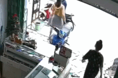 Clip "cô gái trả giá vì màn cướp điện thoại ngờ nghệch" nổi bật tuần qua