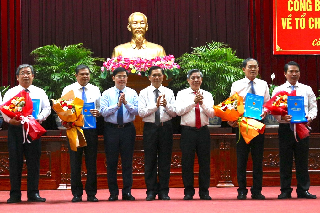 Cần Thơ công bố lãnh đạo các ban, sở, ngành mới - 2 Cần Thơ công bố lãnh đạo các ban, sở, ngành mới - 2