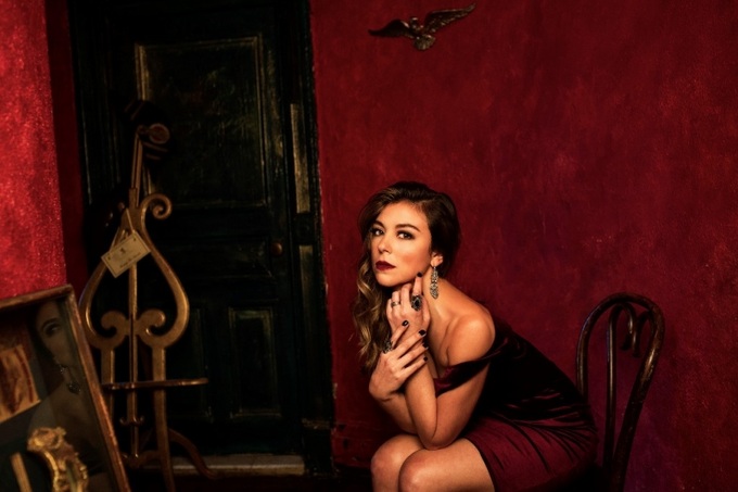 Giọng ca soprano người Mỹ Corinne Winters được tờ The New York Times dành nhiều lời ca ngợi.