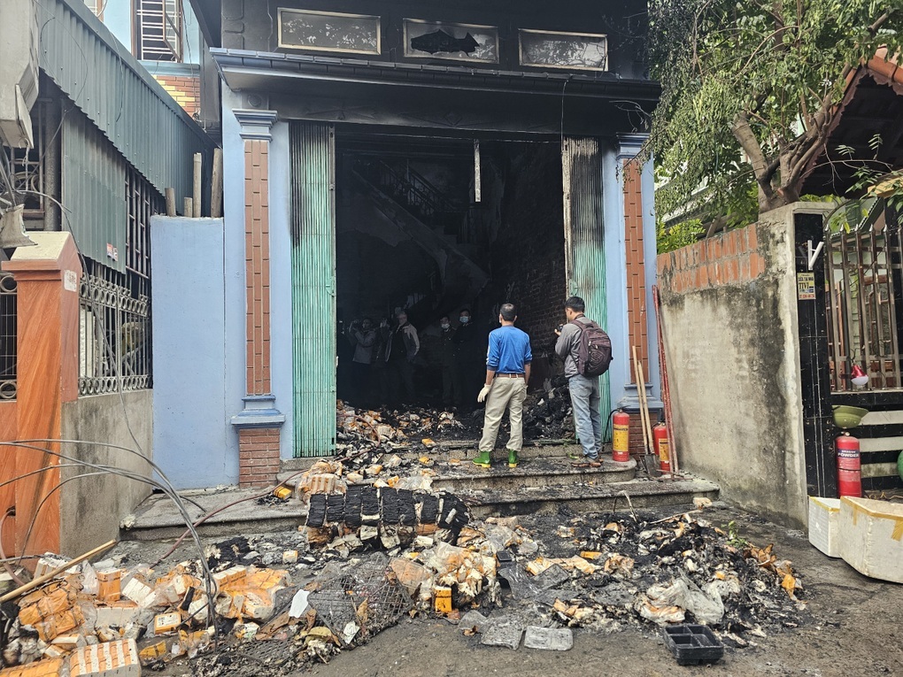 Yêu cầu sớm kết luận nguyên nhân vụ hỏa hoạn khiến 3 mẹ con tử vong - 1 Yêu cầu sớm kết luận nguyên nhân vụ hỏa hoạn khiến 3 mẹ con tử vong - 1