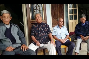 Người dân xã Hải Hòa phản ứng chuyện đường ống xả thải nhà máy dệt nhuộm ra sông ở xã