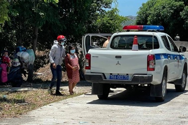 Thai phụ nghi mắc Covid-19 chuyển dạ giữa đường, được CSGT chở đi sinh