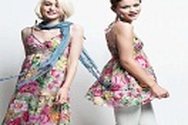 NAFNAF PARIS – Trẻ trung và quyến rũ cùng BST xuân hè 2011 