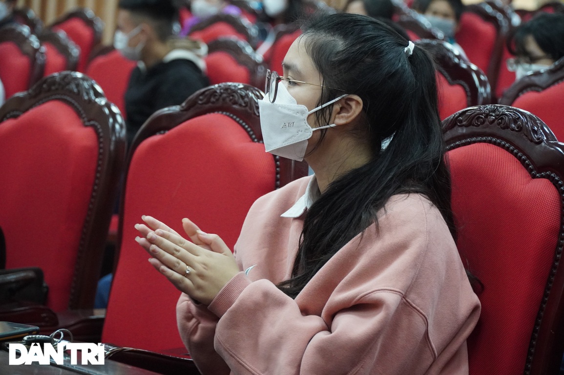 Trao 57 suất học bổng đến các em học sinh nghèo vượt khó tỉnh Nam Định - 4 Trao 57 suất học bổng đến các em học sinh nghèo vượt khó tỉnh Nam Định - 4