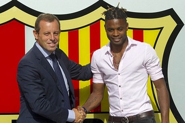 Alex Song chính thức trở thành người của Barcelona