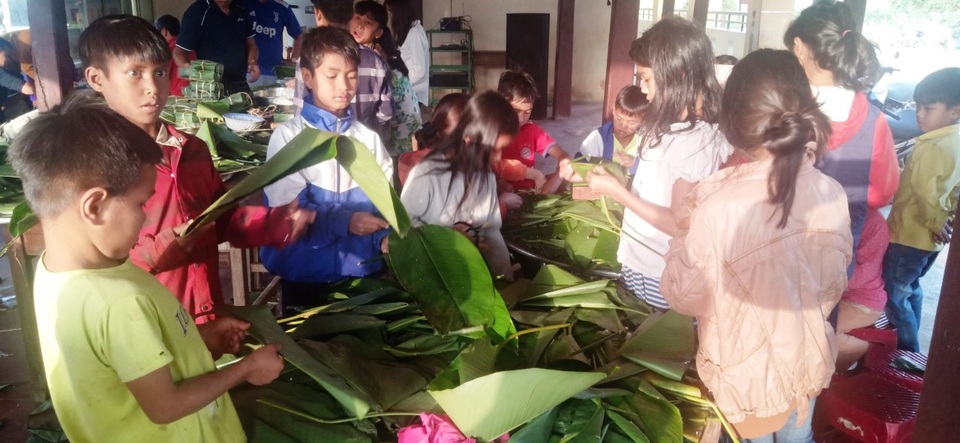 Thầy cô mổ heo, gói bánh cho học sinh vùng cao đón Tết - 1 Thầy cô mổ heo, gói bánh cho học sinh vùng cao đón Tết - 1