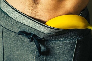 Người đàn ông bị cương cứng "cậu nhỏ" liên tục 9 ngày sau khi ngã xe máy