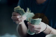 Trưởng phòng thu nhập 40 triệu đồng, vẫn "ngửa tay" vay tiền nhân viên