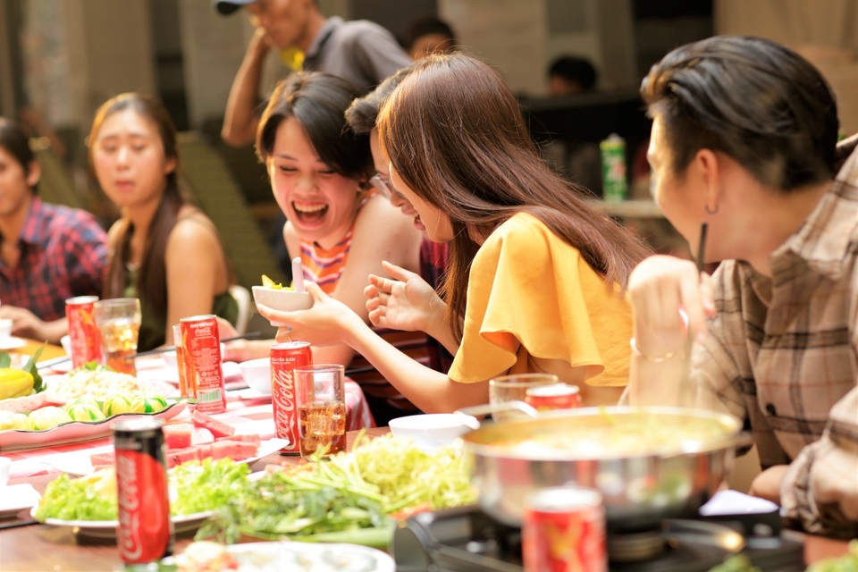 Coca-Cola khoác áo Tết: Hoa nở lộc đầy, bánh chưng tròn vẹn, kim quất sum vầy - 3 Coca-Cola khoác áo Tết: Hoa nở lộc đầy, bánh chưng tròn vẹn, kim quất sum vầy - 3