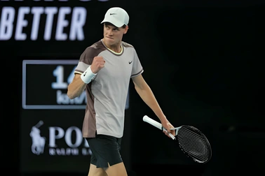 Lập kỷ lục trong ngày vô địch Australian Open, Sinner khen ngợi Medvedev