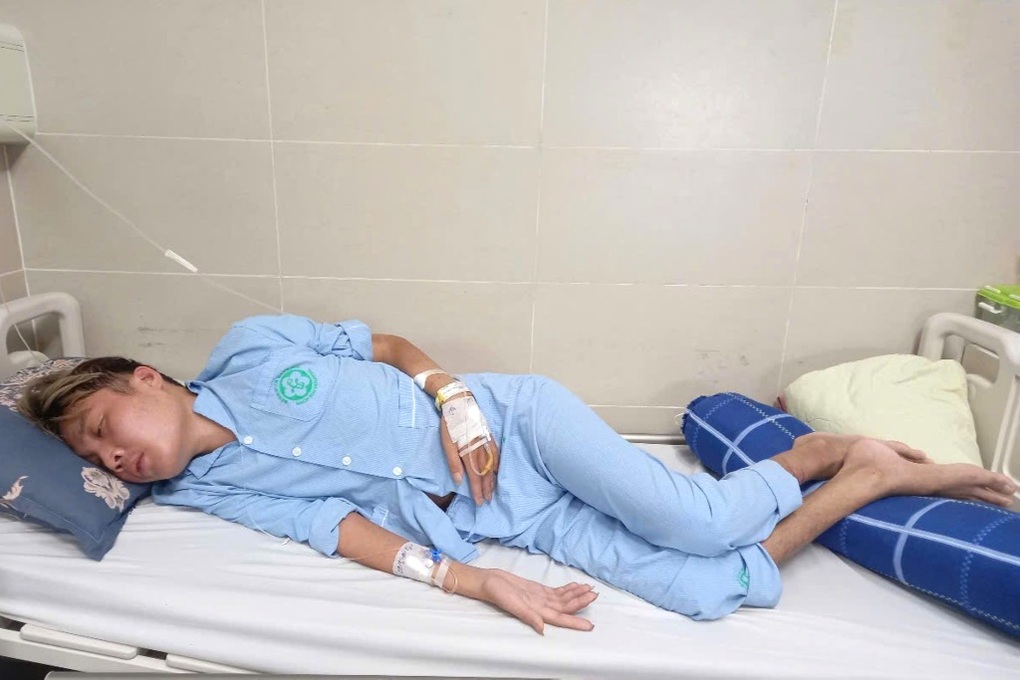 Nam sinh 20 tuổi sự sống mong manh, cha mẹ nghèo cầu cứu - 1 Nam sinh 20 tuổi sự sống mong manh, cha mẹ nghèo cầu cứu - 1