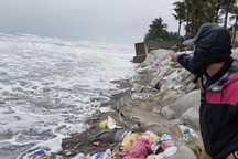 Bờ biển Cửa Đại lại bị sóng lớn tàn phá