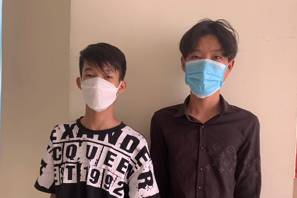 Bỏ chạy khi bị dừng xe, vung dao chém công an truy đuổi - 3 Bỏ chạy khi bị dừng xe, vung dao chém công an truy đuổi - 3