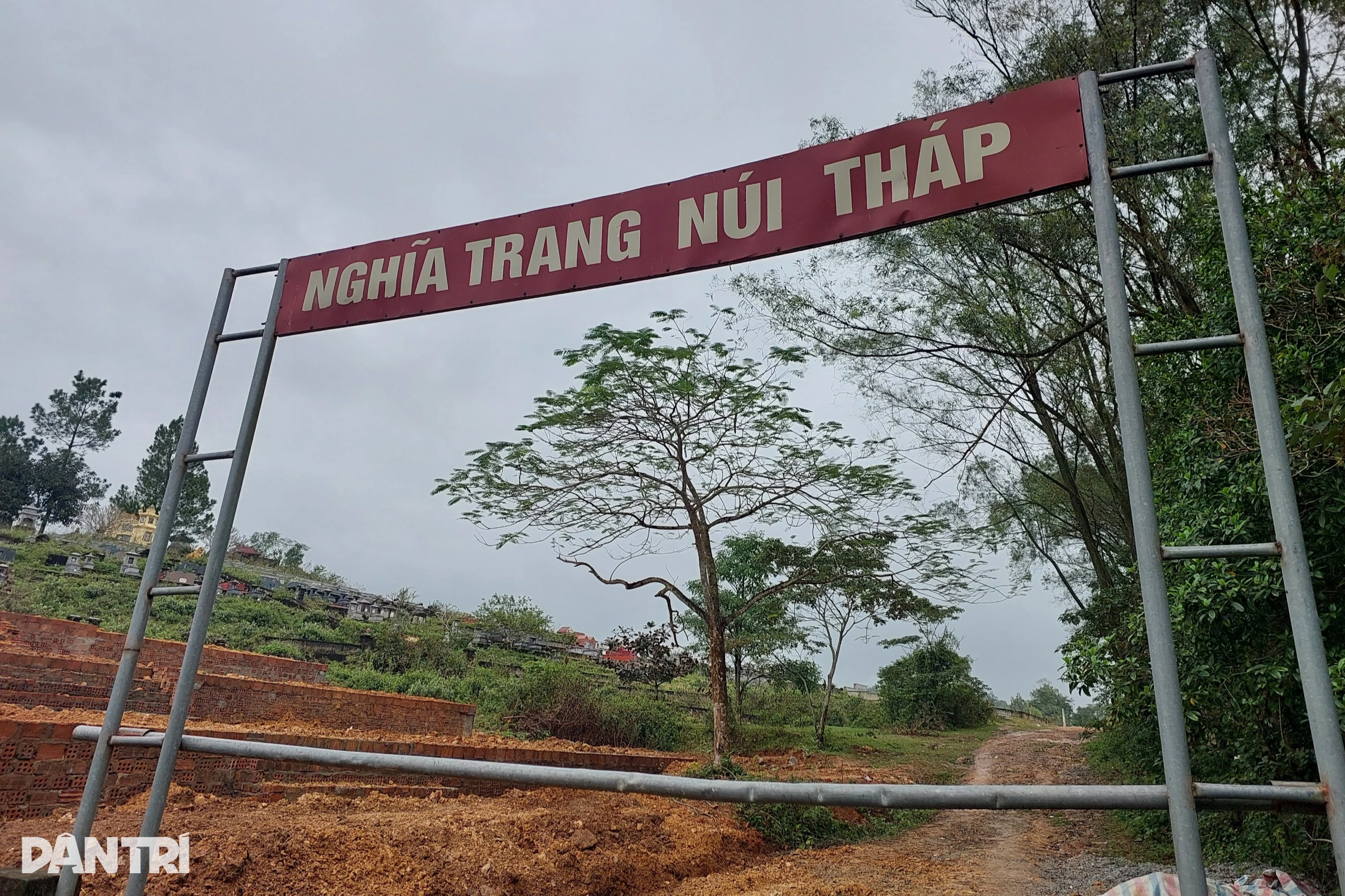 Ha Tinh'deki ortak mezar aniden ortadan kayboldu - 2 Ngôi mộ hợp táng bỗng dưng biến mất ở Hà Tĩnh - 2