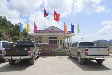 Kỷ luật 5 cán bộ hải quan nhận tiền “làm luật”