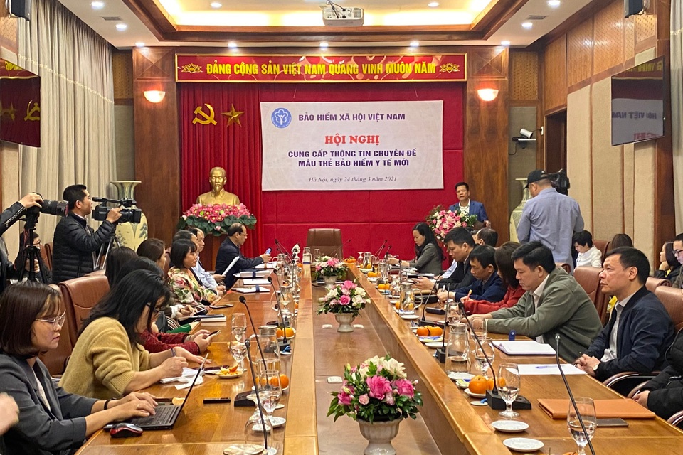 Thẻ BHYT mẫu mới: Khoảng 10 triệu phôi thẻ sẽ được chuẩn bị trong năm - 1 Thẻ BHYT mẫu mới: Khoảng 10 triệu phôi thẻ sẽ được chuẩn bị trong năm - 1