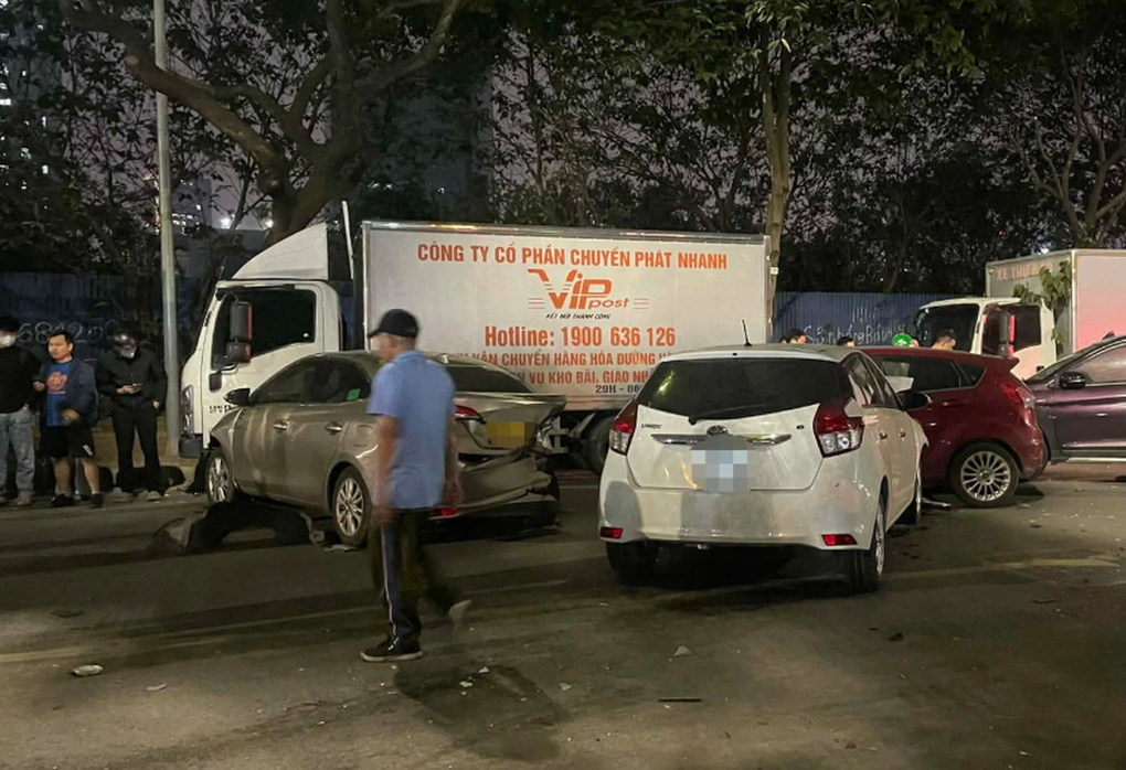 Khởi tố vụ tai nạn liên hoàn trên phố Nguyễn Chánh làm một phụ nữ tử vong - 1