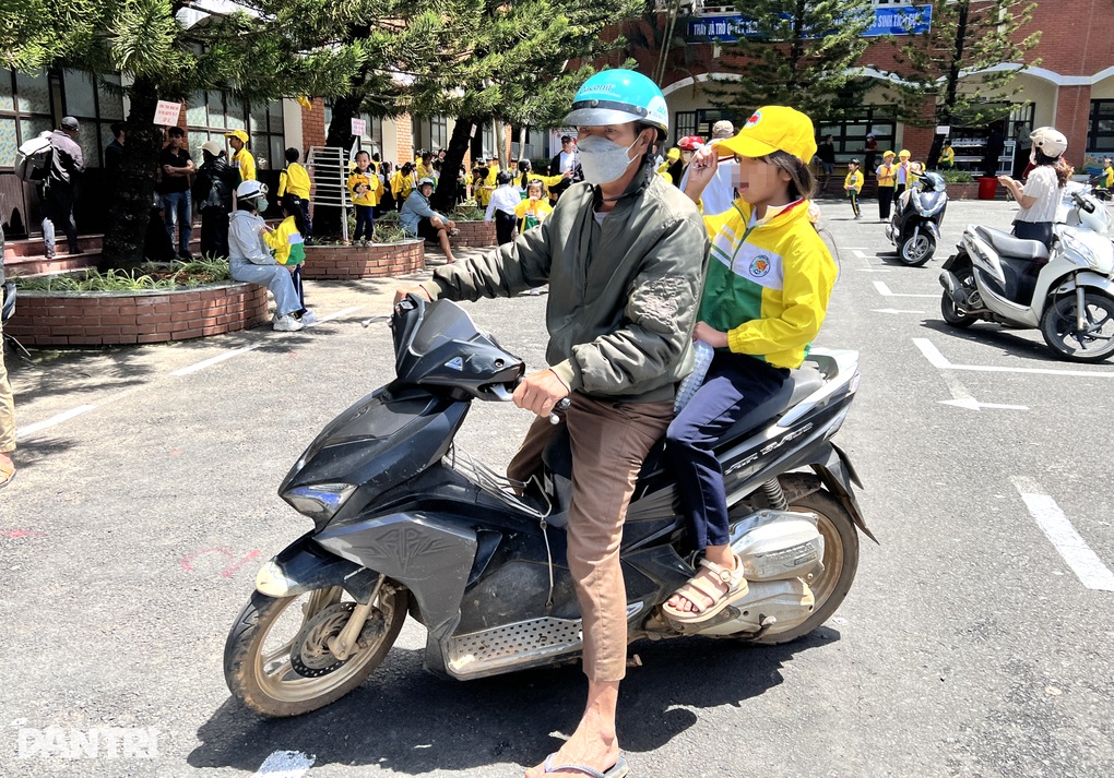 Nhân viên nhà bếp tiết lộ về suất ăn trường học bị tố ở Lâm Đồng - 2 Nhân viên nhà bếp tiết lộ về suất ăn trường học bị tố ở Lâm Đồng - 2