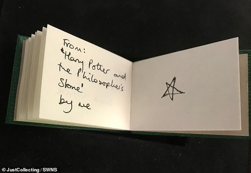 Cuốn sách nhỏ bằng bao diêm có giá gần 4,5 tỷ đồng - 2 Cuốn sách nhỏ bằng bao diêm có giá gần 4,5 tỷ đồng - 2