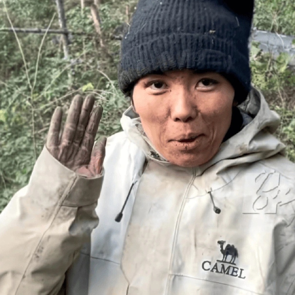 Ngoại hình tàn tạ tới mức không nhận ra của cô gái sống 14 ngày trong rừng - 2 Ngoại hình tàn tạ tới mức không nhận ra của cô gái sống 14 ngày trong rừng - 2