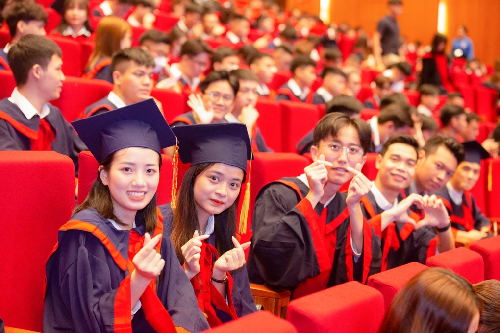 Lễ tốt nghiệp đáng nhớ của 5.500 tân cử nhân Trường ĐH Công nghiệp Hà Nội - 1 Lễ tốt nghiệp đáng nhớ của 5.500 tân cử nhân Trường ĐH Công nghiệp Hà Nội - 1