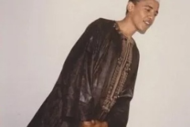 Ảnh Tổng thống Obama mặc trang phục Hồi giáo “gây sốt” trên truyền hình Mỹ