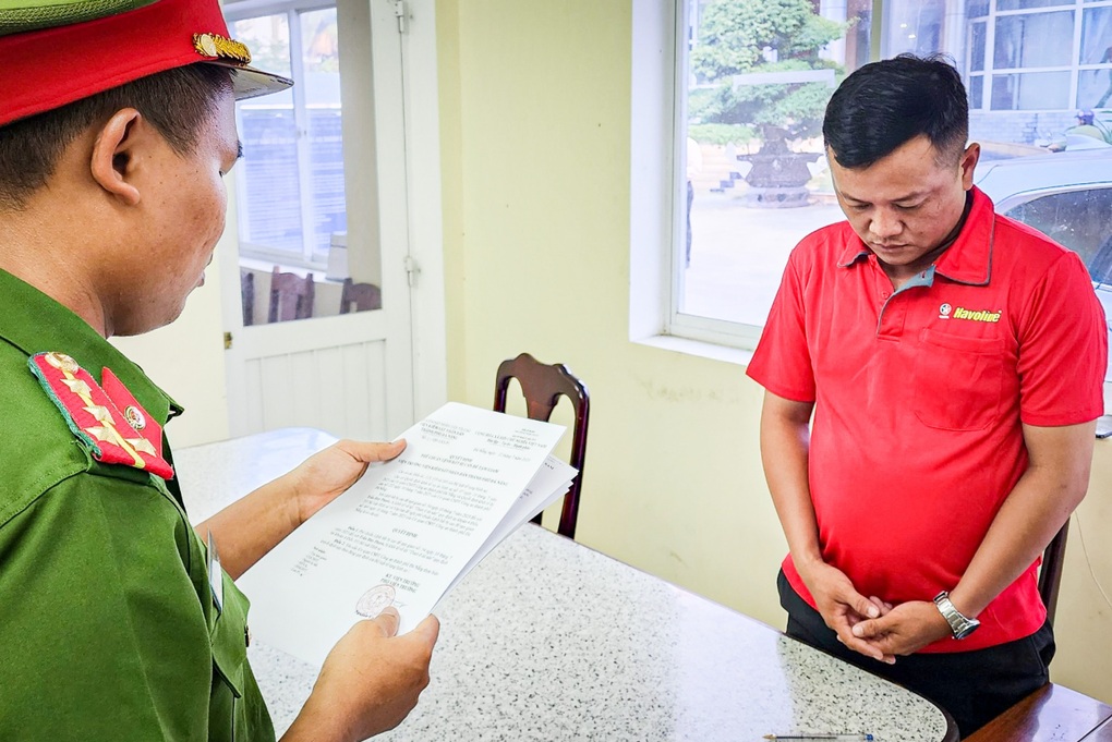 Giả chữ ký khách hàng để tham ô tiền tỷ của công ty - 1