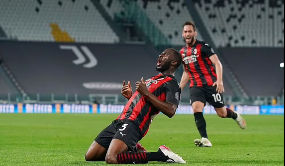 Cầu thủ AC Milan phá kỷ lục bật cao đánh đầu của C.Ronaldo - 3 Cầu thủ AC Milan phá kỷ lục bật cao đánh đầu của C.Ronaldo - 3