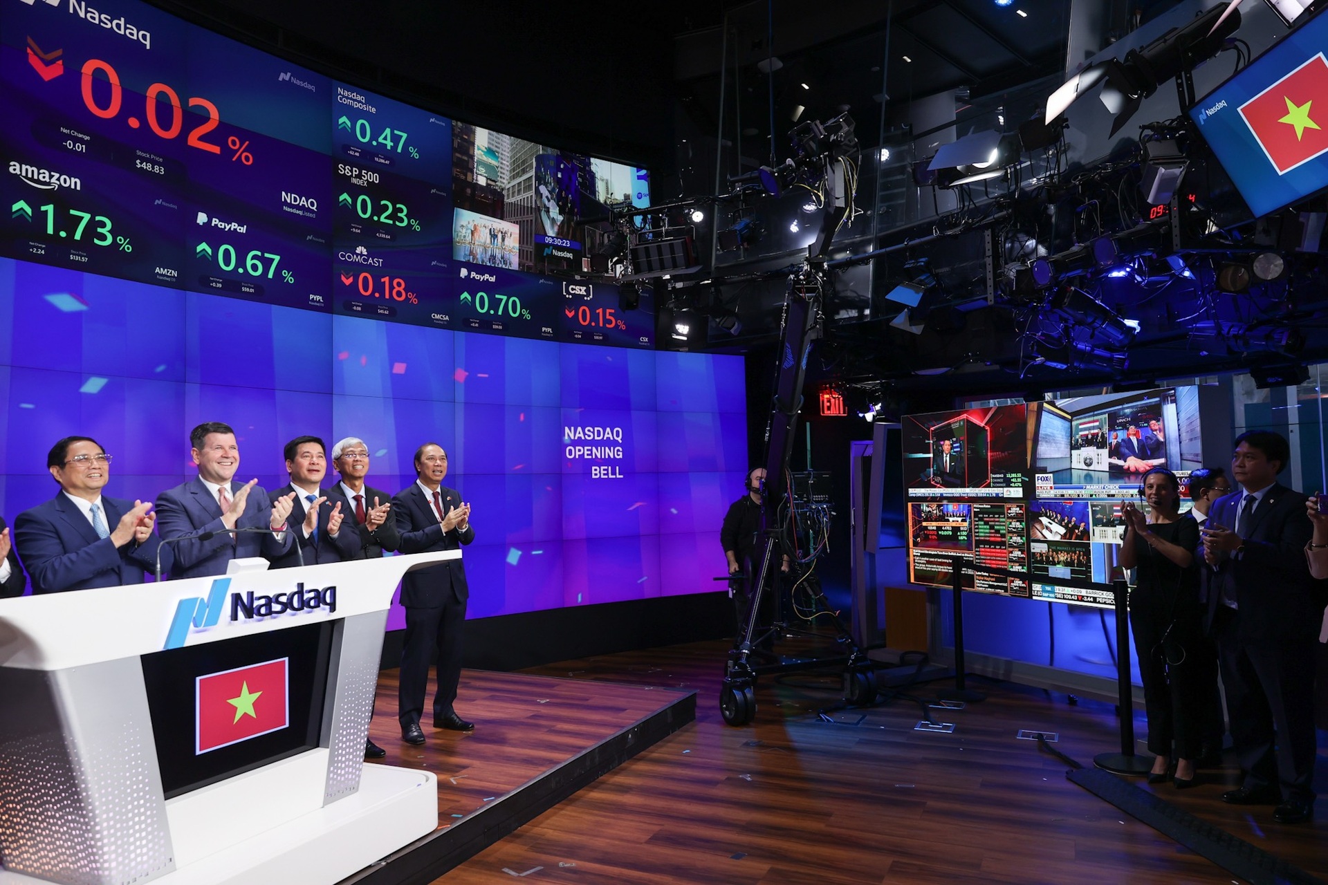Thủ tướng rung chuông sàn chứng khoán NASDAQ - nơi Vinfast vừa niêm yết - 8 Thủ tướng rung chuông sàn chứng khoán NASDAQ - nơi Vinfast vừa niêm yết - 8