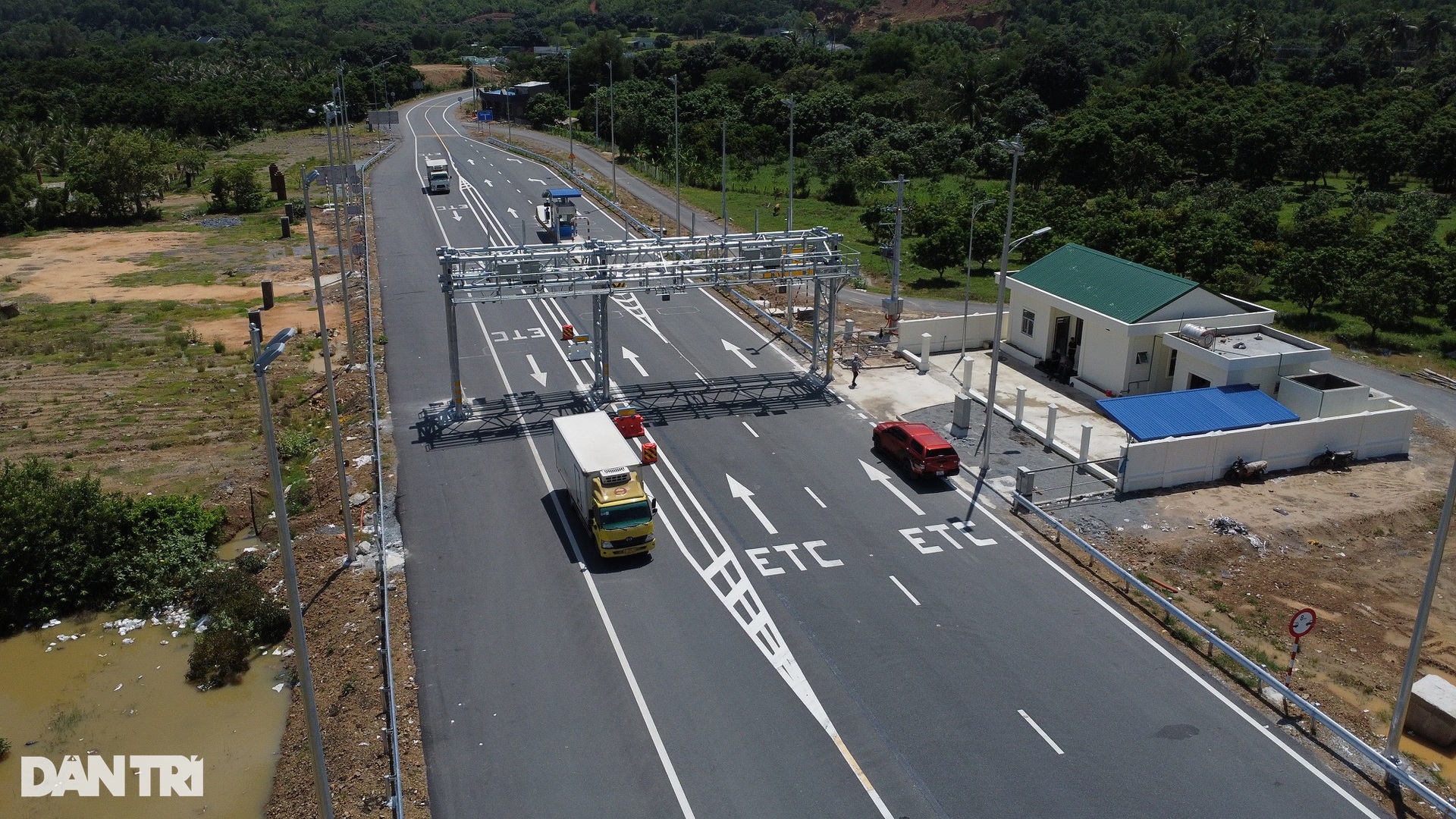 Hình hài trạm BOT lược bỏ barie trên cao tốc Nha Trang - Cam Lâm - 2 Hình hài trạm BOT lược bỏ barie trên cao tốc Nha Trang - Cam Lâm - 2