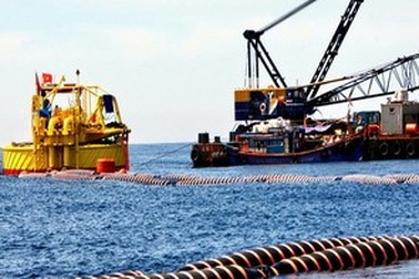 Đứt ống dẫn tại Dung Quất, dầu tràn ra biển