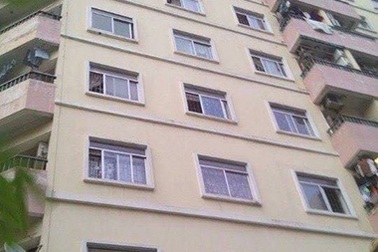 Hà Nội: Bé trai rơi từ tầng 10 chung cư Linh Đàm