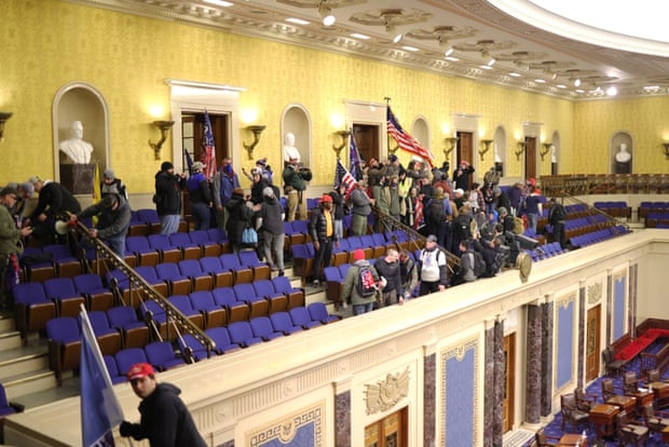 Tòa nhà quốc hội Mỹ tê liệt vì người biểu tình ủng hộ ông Trump - 6 Tòa nhà quốc hội Mỹ tê liệt vì người biểu tình ủng hộ ông Trump - 6